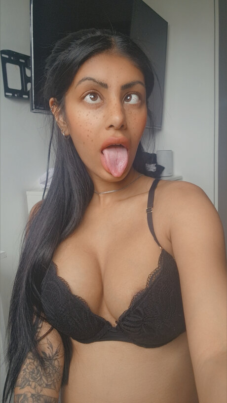 👋 🇬🇧 girl needs 🍆