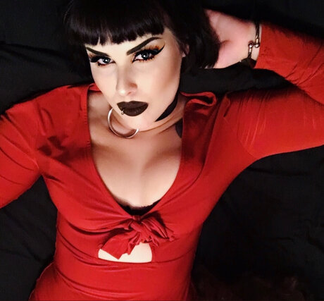 Chloe Lee (Lyra) ☥