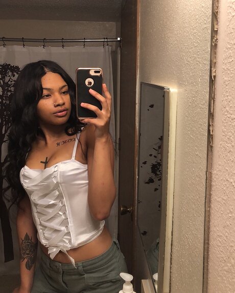Royalnudes