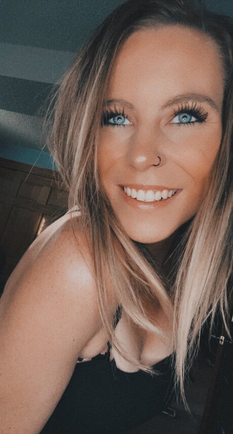 😈