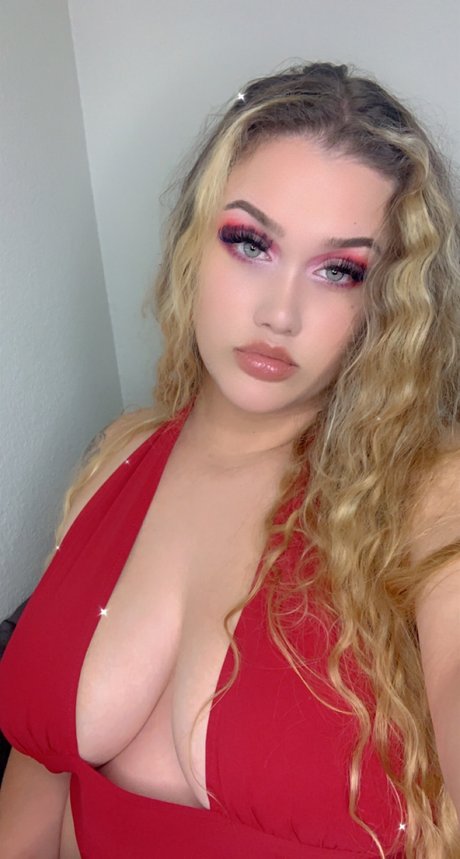Thick Tatted European 💖