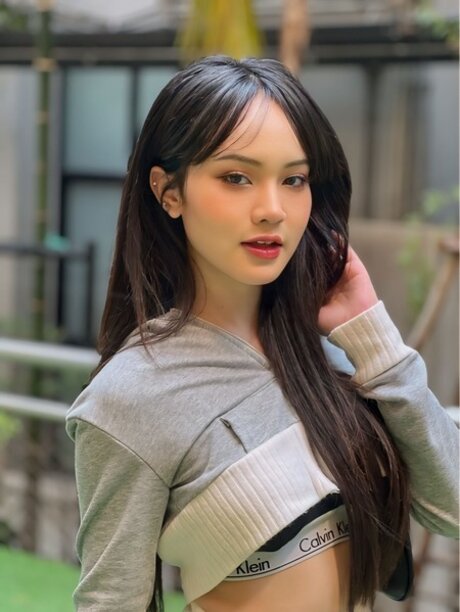 Lena🥵