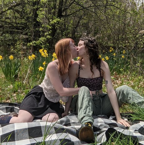 🍑 Peach & Daisy 🌼