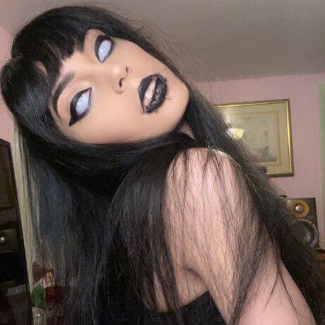 Deadly Girl